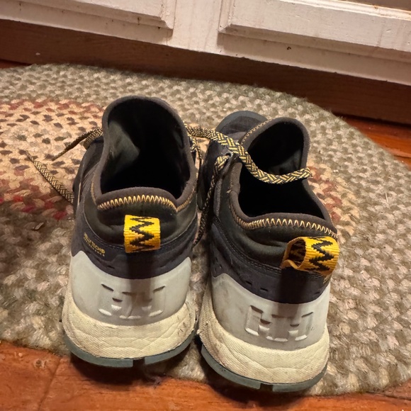 Stylish Helly Hansen women's shoes. Black with yellow accents. Durable and comfo - Picture 2 of 6